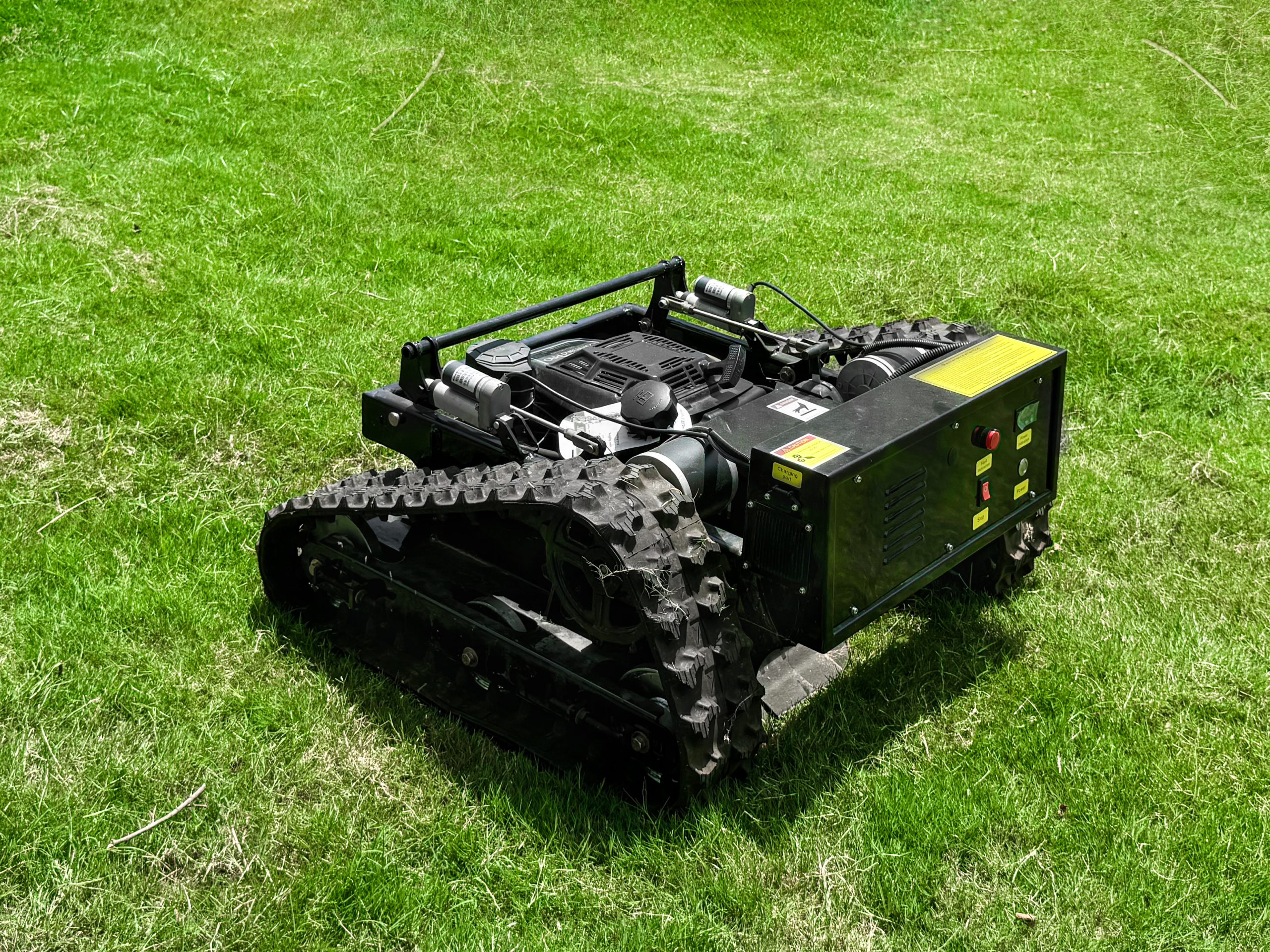 FY-550D Tracked Lawn Mower view 2