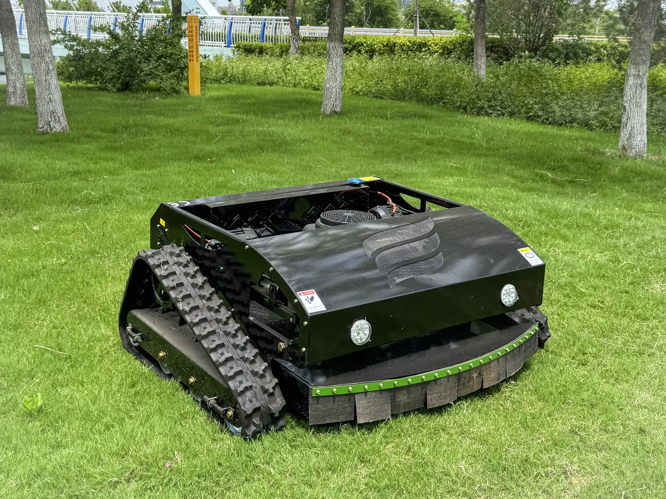 FY-800D Tracked Lawn Mower